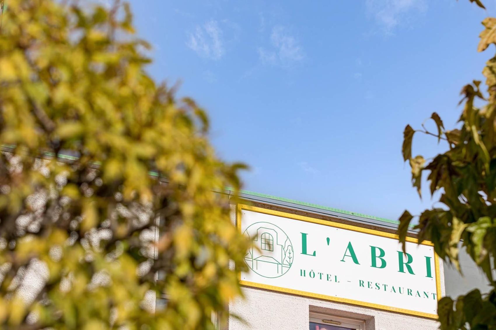Logis Hotel Restaurant L'Abri Blavozy Buitenkant foto