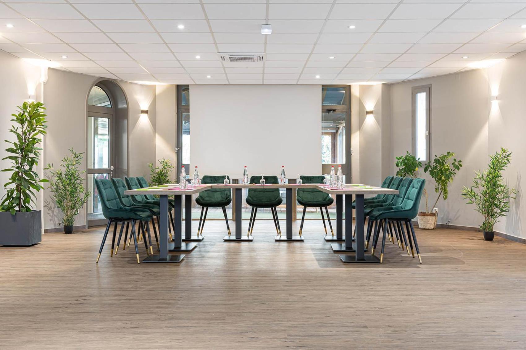 Logis Hotel Restaurant L'Abri Blavozy Buitenkant foto